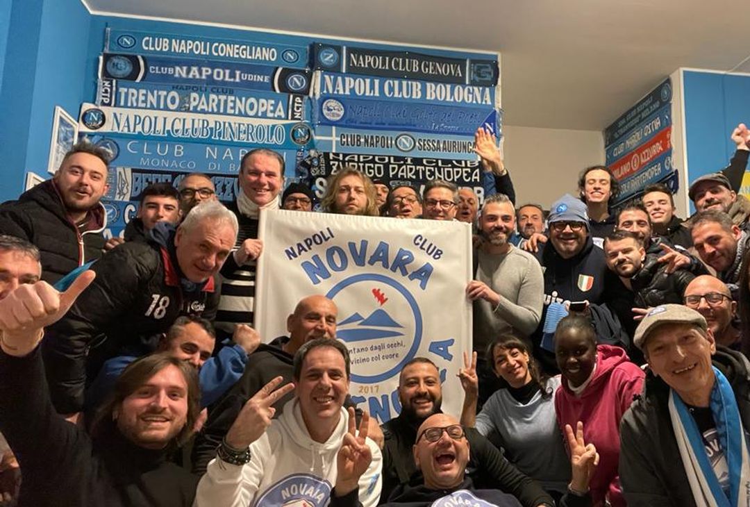 FOTO UANM, i tifosi al Maradona e dalle sedi per Napoli-Roma: striscioni e sorrisi - immagine 8