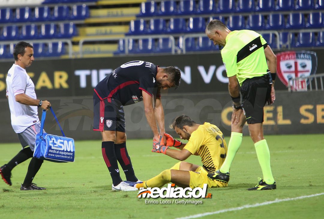  CAGLIARI, ITALY - AUGUST 12:  Alberto Brignoli of Palermo  during the Coppa Italia match between Cagliari Calcio and US Citta di Palermo at  on August 12, 2018 in cagliari, Italy.  (Photo by Enrico Locci/Getty Images) 