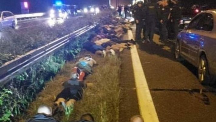 Dodici feriti e superstrada bloccata: disordini dopo il derby Dinamo-Hajduk - immagine 1