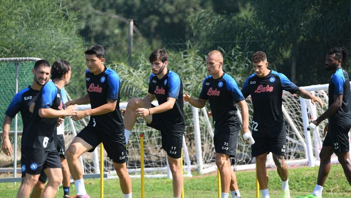 NAPLES, ITALY - SEPTEMBER 06: Khvicha Kvaratskhelia of Napoli during a training session ahead of their UEFA Champions League group A match against Liverpool FC at Stadio Diego Armando Maradona on September 06, 2022 in Naples, Italy. (Photo by SSC NAPOLI/SSC NAPOLI via Getty Images) Allenamenti Napoli, fissata per giovedì la ripresa agli ordini di mister Spalletti - immagine 1