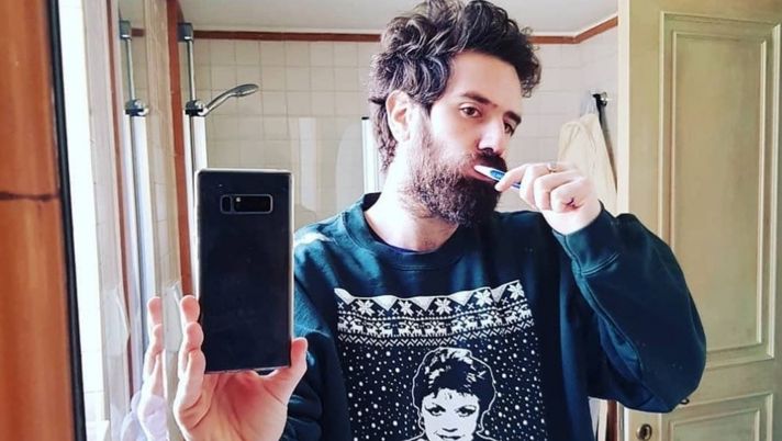 IL CANTANTE LAZIALE E IL DERBY