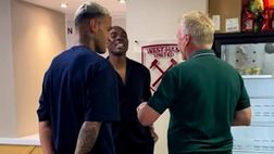 West Ham, Ogbonna fa da traduttore personale a Scamacca | VIDEO