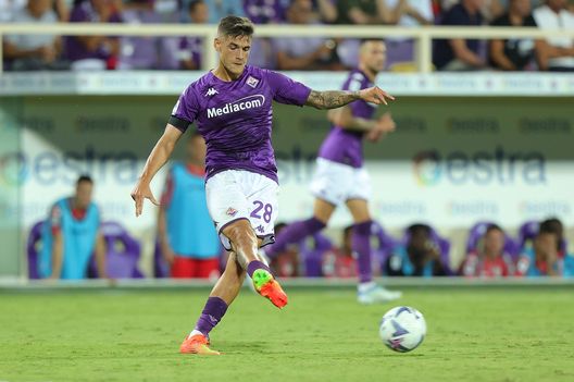 FLORENCE, ITALY - AUGUST 14: Lucas Martinez Quarta of ACF Fiorentina in action during the Serie A match between ACF Fiorentina and US Cremonese at Stadio Artemio Franchi on August 14, 2022 in Florence, . (Photo by Gabriele Maltinti/Getty Images) Un due e tre, adesso tocca a te: pro e contro dell’alternanza viola- immagine 3
