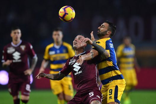 TURIN, ITALY - NOVEMBER 10: Armando Izzo (L) of Torino FC competes with Fabio Ceravolo of Parma Calcio during the Serie A match between Torino FC and Parma Calcio at Stadio Olimpico di Torino on November 10, 2018 in Turin, Italy. (Photo by Valerio Pennicino/Getty Images) TURIN, ITALY - NOVEMBER 10: Armando Izzo (L) of Torino FC competes with Fabio Ceravolo of Parma Calcio during the Serie A match between Torino FC and Parma Calcio at Stadio Olimpico di Torino on November 10, 2018 in Turin, Italy. (Photo by Valerio Pennicino/Getty Images)