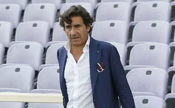  FLORENCE, ITALY - SEPTEMBER 19: Urbano Cairo president of Torino FC during the Serie A match between ACF Fiorentina and Torino FC at Stadio Artemio Franchi on September 19, 2020 in Florence, Italy. (Photo by Gabriele Maltinti/Getty Images)