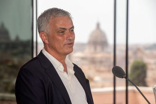 ROME, ITALY - JULY 08: AS Roma new coach Jose Mourinho holds a press conference on July 08, 2021 in Rome, Italy. (Photo by Fabio Rossi/AS Roma via Getty Images) Impallomeni: “Lotta scudetto? Se la Roma batte il Napoli non si può più nascondere”- immagine 2