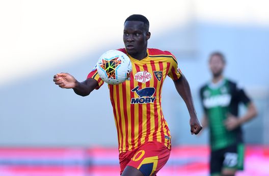 REGGIO NELL'EMILIA, ITALY - JULY 04: Khouma Babacar of US Lecce in action during the Serie A match between US Sassuolo and US Lecce at Mapei Stadium - Città del Tricolore on July 04, 2020 in Reggio nell'Emilia, Italy. (Photo by Alessandro Sabattini/Getty Images) Babacar: “Ho scelto Copenaghen ma l’ultima partita, anche solo 5′, la vorrei giocare in maglia viola” - immagine 1
