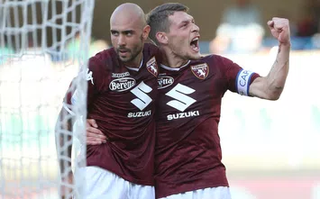  VERONA, ITALY - SEPTEMBER 30: Simone Zaza (R) of Torino FC celebrates with his team-mate Andrea Belotti (L) after scoring the opening goal during the Serie A match between Chievo Verona and Torino FC at Stadio Marc'Antonio Bentegodi on September 30, 2018 in Verona, Italy. (Photo by Marco Luzzani/Getty Images)