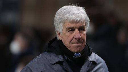 BERGAMO, ITALY - FEBRUARY 10: Atalanta BC coach Gian Piero Gasperini looks on during the Coppa Italia match between Atalanta BC and ACF Fiorentina at Gewiss Stadium on February 10, 2022 in Bergamo, Italy. (Photo by Emilio Andreoli/Getty Images) BERGAMO, ITALY - FEBRUARY 10: Atalanta BC coach Gian Piero Gasperini looks on during the Coppa Italia match between Atalanta BC and ACF Fiorentina at Gewiss Stadium on February 10, 2022 in Bergamo, Italy. (Photo by Emilio Andreoli/Getty Images)
