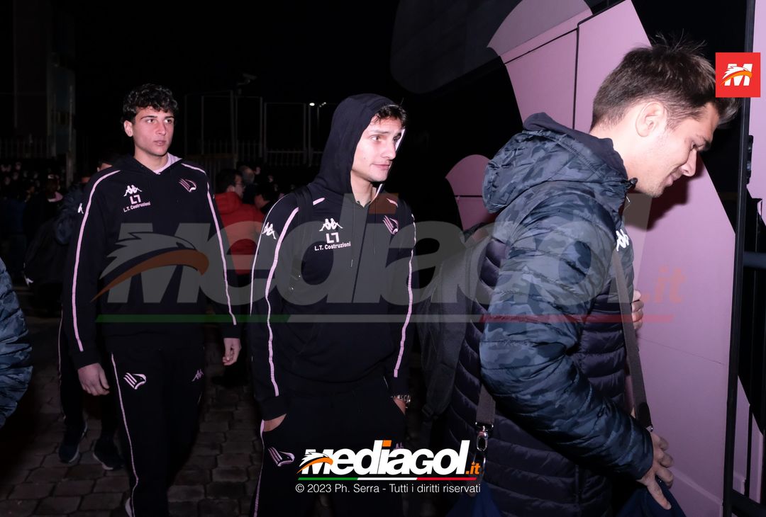 FOTO Ascoli-Palermo, i rosanero in partenza dallo stadio “Renzo Barbera” (Gallery) - immagine 23