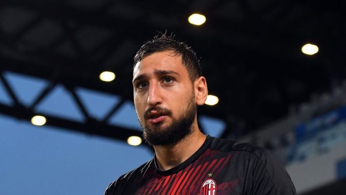 REGGIO NELL'EMILIA, ITALY - JULY 21: Gianluigi Donnarumma of AC Milan looks on during the Serie A match between US Sassuolo and AC Milan at Mapei Stadium - Città del Tricolore on July 21, 2020 in Reggio nell'Emilia, Italy. (Photo by Alessandro Sabattini/Getty Images) Gazzetta: “Donnarumma, il Milan va di fretta. Gigio e Raiola chiedono 10 milioni all’anno” - immagine 1