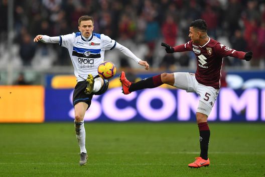 TURIN, ITALY - FEBRUARY 23: Armando Izzo (R) of Torino FC clashes with Josip Ilicic of Atalanta BC during the Serie A match between Torino FC and Atalanta BC at Stadio Olimpico di Torino on February 23, 2019 in Turin, Italy. (Photo by Valerio Pennicino/Getty Images) TURIN, ITALY - FEBRUARY 23: Armando Izzo (R) of Torino FC clashes with Josip Ilicic of Atalanta BC during the Serie A match between Torino FC and Atalanta BC at Stadio Olimpico di Torino on February 23, 2019 in Turin, Italy. (Photo by Valerio Pennicino/Getty Images)