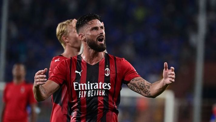 AC Milan's French forward Olivier Giroud gestures at supporters at the end of the Italian Serie A football match between Sampdoria and AC Milan at the Luigi Ferraris stadium in Genova on August 23, 2021. (Photo by MIGUEL MEDINA / AFP) (Photo by MIGUEL MEDINA/AFP via Getty Images) Giroud: “Pirlo mi voleva alla Juve, dissi no! Ecco l’attaccante italiano che mi ha stupito” - immagine 1