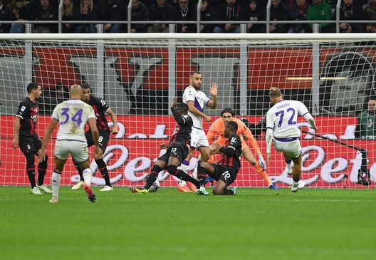 MILAN, ITALY - NOVEMBER 13: Ciprian Tatarusan of AC Milan in action during the Serie A match between AC Milan and ACF Fiorentina at Stadio Giuseppe Meazza on November 13, 2022 in Milan, Italy. (Photo by Claudio Villa/AC Milan via Getty Images) Amrabat una macchina, Barak tra gli spazi: la chiave tattica- immagine 2