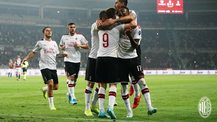 Il Milan festeggia un gol, @acmilan 