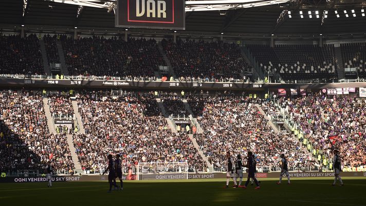 TURIN, ITALY - FEBRUARY 02: The scoreboard displays a VAR checking during the Serie A match between Juventus and ACF Fiorentina at Allianz Stadium on February 02, 2020 in Turin, Italy. (Photo by Tullio M. Puglia/Getty Images) TURIN, ITALY - FEBRUARY 02: The scoreboard displays a VAR checking during the Serie A match between Juventus and ACF Fiorentina at Allianz Stadium on February 02, 2020 in Turin, Italy. (Photo by Tullio M. Puglia/Getty Images)