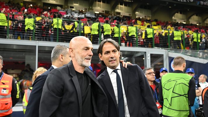 MILAN, ITALY - MAY 10: Head coach of AC Milan Stefano Pioli shakes hands with head coach of FC Internazionale Simone Inzaghi before the UEFA Champions League semi-final first leg match between AC Milan and FC Internazionale at San Siro on May 10, 2023 in Milan, Italy. (Photo by Claudio Villa/AC Milan via Getty Images) Adani: “Inzaghi va discusso, verso Pioli poca riconoscenza” - immagine 1
