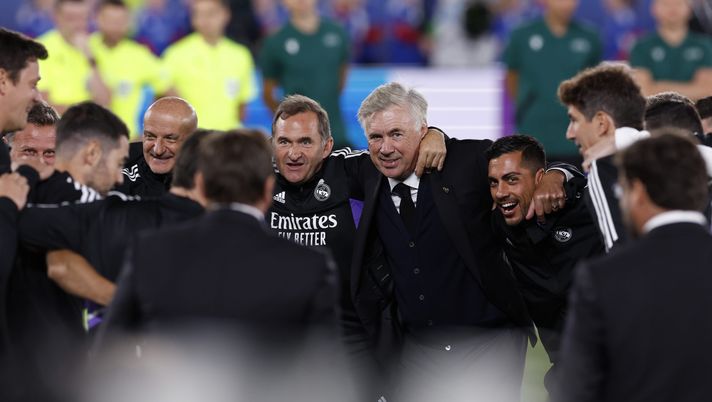 HELSINKI, FINLAND - AUGUST 10: Carlo Ancelotti, coach of Real Madrid, is celebrating during the Real Madrid CF v Eintracht Frankfurt - UEFA Super Cup Final 2022 at on August 10, 2022 in Helsinki, Finland. (Photo by Victor Carretero/Real Madrid via Getty Images) SUPERCOPPA EUROPEA AL REAL