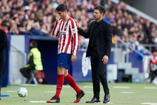 Alvaro Morata of Atletico de Madrid and Atletico de Madrid coach Diego Pablo Cholo Simeone during the La Liga match between Atletico de Madrid and Sevilla FC at Wanda Metropolitano Stadium on March 7, 2020 in Madrid, Spain. (Photo by Pressinphoto/Icon Sport via Getty Images) Atletico, Joao Felix show ma Simeone blinda Morata. “Spero resti qui con noi”- immagine 2