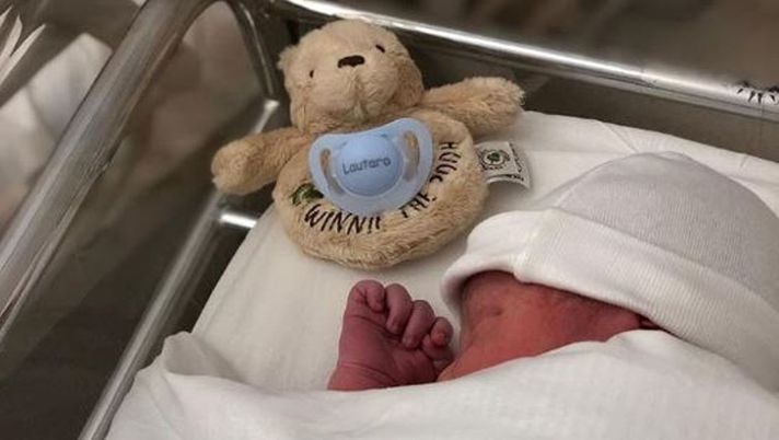 Luis Suarez è al settimo cielo: è nato il piccolo Lautaro. &#8220;Siamo felici di averti tra noi&#8221; 