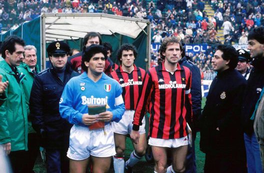  Baresi e Maradona, Milan - Napoli, foto wikipedia.org 