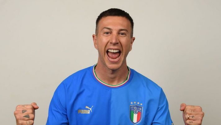 FLORENCE, ITALY - MAY 27: Federico Bernardeschi of Italy poses during an official portrait session at Centro Tecnico Federale di Coverciano on May 27, 2022 in Florence, Italy. (Photo by Claudio Villa/Getty Images) Bernardeschi: “Chiesa per la rimonta, vorrei Fagioli regista. CR7 e vedendo Rabiot in allenamento…” - immagine 1
