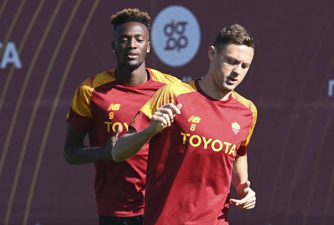Trigoria, Karsdorp e Zaniolo ancora in gruppo. Kumbulla a parte – FOTO GALLERY - immagine 35