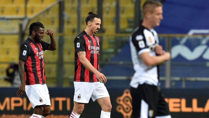 PARMA, ITALY - APRIL 10: Zlatan Ibrahimovic of AC Milan leaves the pitch after the referee Fabio Maresca showed him the red card during the Serie A match between Parma Calcio and AC Milan at Stadio Ennio Tardini on April 10, 2021 in Parma, Italy. Sporting stadiums around Italy remain under strict restrictions due to the Coronavirus Pandemic as Government social distancing laws prohibit fans inside venues resulting in games being played behind closed doors. (Photo by Giuseppe Bellini/Getty Images) PARMA, ITALY - APRIL 10: Zlatan Ibrahimovic of AC Milan leaves the pitch after the referee Fabio Maresca showed him the red card during the Serie A match between Parma Calcio and AC Milan at Stadio Ennio Tardini on April 10, 2021 in Parma, Italy. Sporting stadiums around Italy remain under strict restrictions due to the Coronavirus Pandemic as Government social distancing laws prohibit fans inside venues resulting in games being played behind closed doors. (Photo by Giuseppe Bellini/Getty Images)