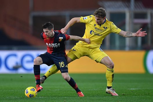 GENOA, ITALY - FEBRUARY 20: Miha Zajc (L) of Genoa CFC is challenged by Matteo Lovato of Hellas Verona FC during the Serie A match between Genoa CFC and Hellas Verona FC at Stadio Luigi Ferraris on February 20, 2021 in Genoa, Italy. (Photo by Valerio Pennicino/Getty Images) GENOA, ITALY - FEBRUARY 20: Miha Zajc (L) of Genoa CFC is challenged by Matteo Lovato of Hellas Verona FC during the Serie A match between Genoa CFC and Hellas Verona FC at Stadio Luigi Ferraris on February 20, 2021 in Genoa, Italy. (Photo by Valerio Pennicino/Getty Images)