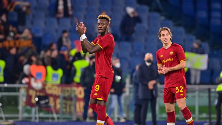 Getty Images Abraham dona regali e cibo all’ospedale Lewisham di Londra: “È un piacere” - immagine 1