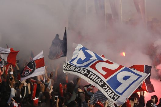 PARIS, FRANCE - Paris Saint-Germain supporters (Photo by Matthieu Alexandre/Getty Images) psg