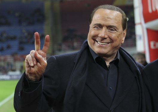 MILAN, ITALY - MARCH 20: AC Milan president Silvio Berlusconi gestures before the Serie A match between AC Milan and SS Lazio at Stadio Giuseppe Meazza on March 20, 2016 in Milan, Italy. (Photo by Marco Luzzani/Getty Images) Monza, ancora tu? Concorrenza di Berlusconi anche su Marlon- immagine 2
