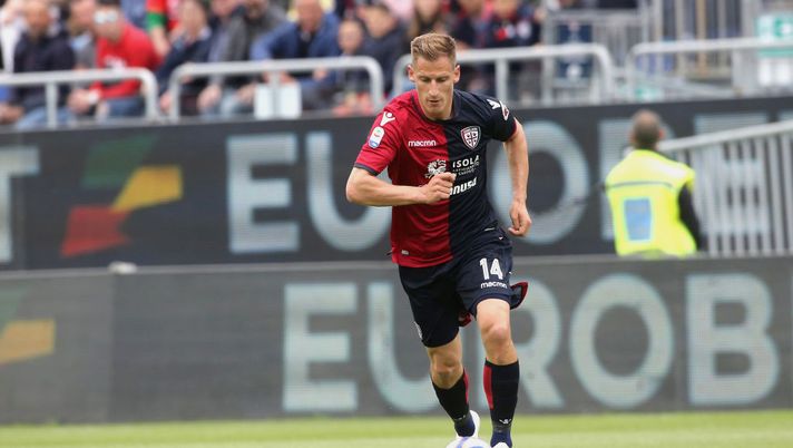 CAGLIARI, ITALY - APRIL 20: Valter Birsa of Cagliari in action during the Serie A match between Cagliari and Frosinone Calcio at Sardegna Arena on April 20, 2019 in Cagliari, Italy. (Photo by Enrico Locci/Getty Images) CAGLIARI, ITALY - APRIL 20: Valter Birsa of Cagliari in action during the Serie A match between Cagliari and Frosinone Calcio at Sardegna Arena on April 20, 2019 in Cagliari, Italy. (Photo by Enrico Locci/Getty Images)