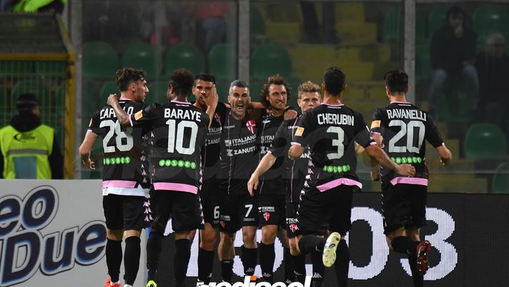 PALERMO, ITALY - APRIL 22: Nico Pulzetti of Padova celebrates after scoring the equalizing goal during the Serie B match between US Citta di Palermo and Padova at Stadio Renzo Barbera on April 22, 2019 in Palermo, Italy. (Photo by Tullio M. Puglia/Getty Images)  PALERMO, ITALY - APRIL 22: Nico Pulzetti of Padova celebrates after scoring the equalizing goal during the Serie B match between US Citta di Palermo and Padova at Stadio Renzo Barbera on April 22, 2019 in Palermo, Italy. (Photo by Tullio M. Puglia/Getty Images)