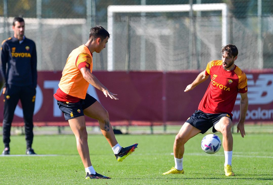 Trigoria, Dybala in gruppo prima della sfida con il Torino – FOTO GALLERY - immagine 46