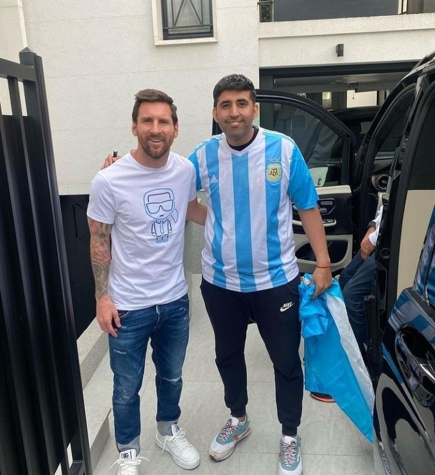 Parigi, il Mondiale dei parrucchieri: l’argentino fa 10 km in bicicletta per incontrare Messi!- immagine 5