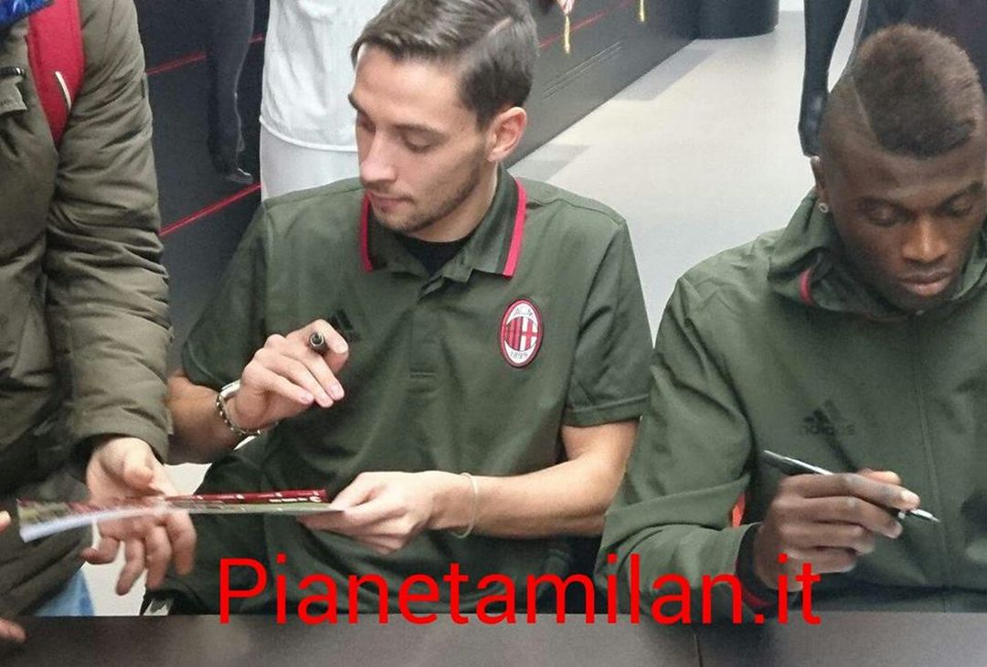 De Sciglio Niang Locatelli al Christmas Village, foto PianetaMilan,it