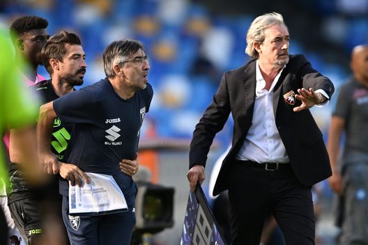 NAPLES, ITALY - OCTOBER 01: Ivan Juric Torino FC coach is expelled during the Serie A match between SSC Napoli and Torino FC at Stadio Diego Armando Maradona on October 01, 2022 in Naples, Italy. (Photo by Francesco Pecoraro/Getty Images) Torino, con l’Empoli tocca a Paro: senza Juric in panchina cala la media punti- immagine 2