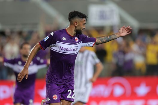 FLORENCE, ITALY - MAY 21: Nicolas Gonzalez of ACF Fiorentina celebrates after scoring a goal during the Serie A match between ACF Fiorentina and Juventus at Stadio Artemio Franchi on May 21, 2022 in Florence, Italy. (Photo by Gabriele Maltinti/Getty Images) Nico Gonzalez: “Grande lavoro di Commisso. Dusan? Non ne abbiamo bisogno”- immagine 2