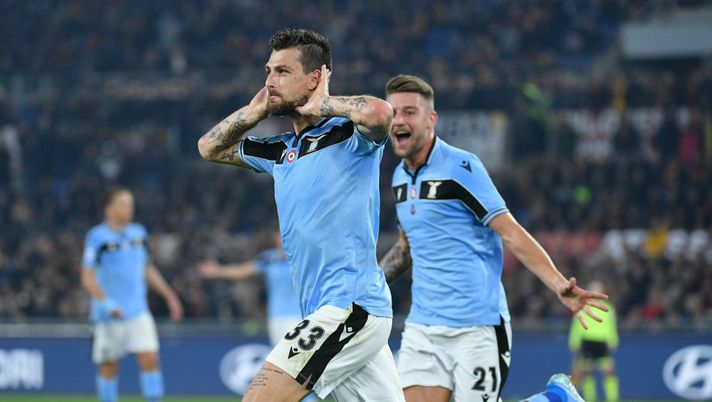 ROME, ITALY - JANUARY 26: Francesco Acerbi of SS Lazio celebrate a frist goal with his team matesduring the Serie A match between AS Roma and SS Lazio at Stadio Olimpico on January 26, 2020 in Rome, Italy. (Photo by Marco Rosi/Getty Images) ROME, ITALY - JANUARY 26: Francesco Acerbi of SS Lazio celebrate a frist goal with his team matesduring the Serie A match between AS Roma and SS Lazio at Stadio Olimpico on January 26, 2020 in Rome, Italy. (Photo by Marco Rosi/Getty Images)