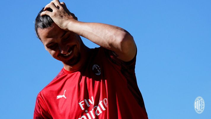 Zlatan Ibrahimovic, centravanti del Milan, in allenamento con il Milan a Milanello (credits: acmilan.com) 