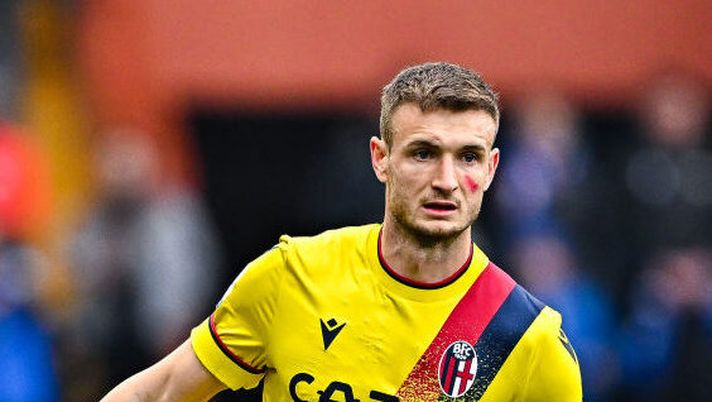 GENOA, ITALY - FEBRUARY 18: Stefan Posch of Bologna is seen in action during the Serie A match between UC Sampdoria and Bologna FC at Stadio Luigi Ferraris on February 18, 2023 in Genoa, Italy. (Photo by Simone Arveda/Getty Images) Cinque difensori da schierare al fantacalcio per la 13a giornata, non solo Posch - immagine 1