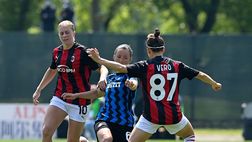Inter capolista e Milan sfidante: derby di Milano (in rosa) su La7