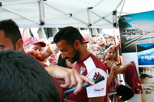 Fabio Quagliarella e i tifosi del Torino (foto Maccario) Fabio Quagliarella e i tifosi del Torino (foto Maccario)