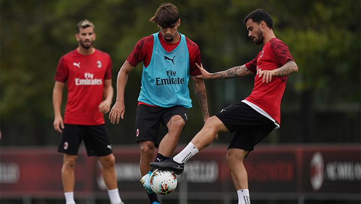 Lucas Paqueta e Jesús Suso, del Milan, in allenamento a Milanello (credits: acmilan.com) 