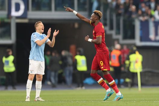 (Photo by Paolo Bruno/Getty Images) Dove si balla? Ma no…dopo il derby è diventato “Te lo fa Abraham”…- immagine 2