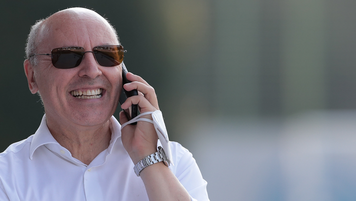 Beppe Marotta al telefono Beppe Marotta al telefono