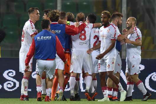 PALERMO, ITALY - APRIL 30: Nene' oif Bari celebrates with teammates after scoring the equalizing goal during the serie A match between US Citta di Palermo and AS Bari at Stadio Renzo Barbera on April 30, 2018 in Palermo, Italy. (Photo by Tullio M. Puglia/Getty Images) PALERMO, ITALY - APRIL 30: Nene' oif Bari celebrates with teammates after scoring the equalizing goal during the serie A match between US Citta di Palermo and AS Bari at Stadio Renzo Barbera on April 30, 2018 in Palermo, Italy. (Photo by Tullio M. Puglia/Getty Images)