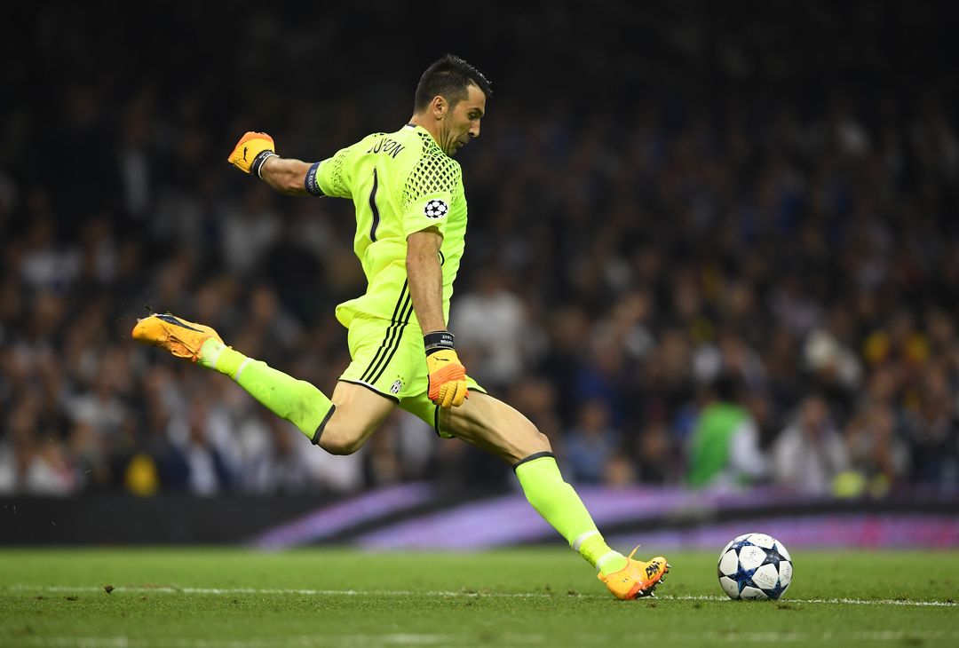  CARDIFF, WALES - JUNE 03:  Gianluigi Buffon of Juventus in action during the UEFA Champions League Final between Juventus and Real Madrid at National Stadium of Wales on June 3, 2017 in Cardiff, Wales.  (Photo by Laurence Griffiths/Getty Images) 