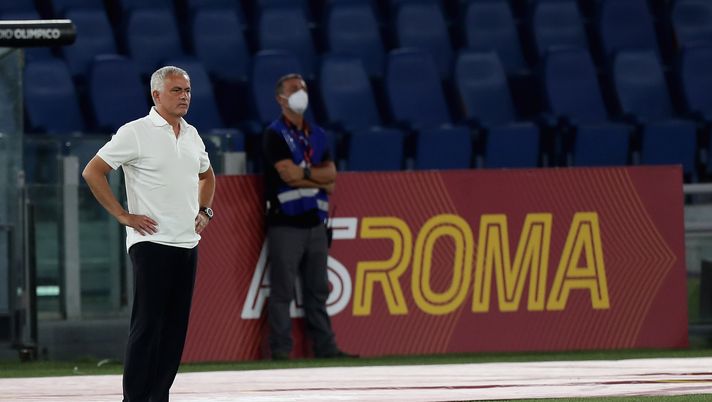 ROME, ITALY - AUGUST 22: AS Roma head coach Jose' Mourinho looks on during the Serie A match between AS Roma v ACF Fiorentina at Stadio Olimpico on August 22, 2021 in Rome, Italy. (Photo by Paolo Bruno/Getty Images) 